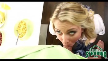 Логан не устоял перед соблазном и отжарил фигуристую бестию на столе