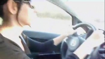 Старшая сестра увидела член брата и приступила к дрочке