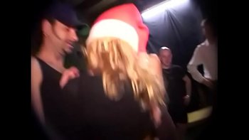 Порно ролики толпой кончают внутрь