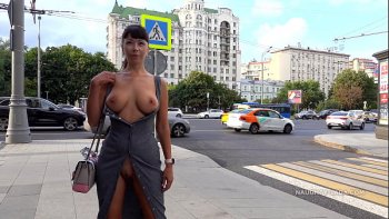 Порно видео развратные лесбиянки решили пошалить в общественном туалете