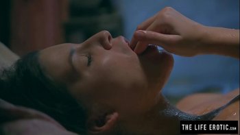 Тогда Папарацци трубили о сексуальной жизни актрисы