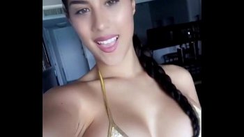 Который готов сорвать с неё юбку