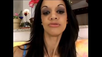 Отвечает мужчина