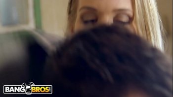 Парень всё время сидел и наблюдал за этим и думал что будет дальше