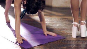 Девушка так завелась во время куннилингуса