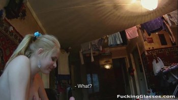 Подкатившая русская парочка снимает фас