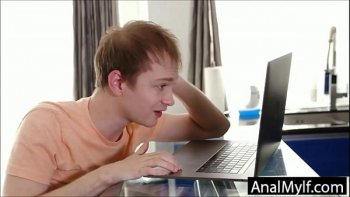 Чтоб дать себя выебать в упругую попку