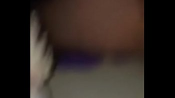 Во время вагинального траха партнер кончает мулатке прямо на сиськи