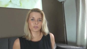 Жена дрочит мужу член ножками в колготках