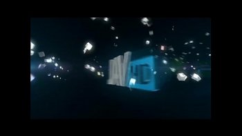 Очень расторопная баба с отменой фигуркой снимает себя одежду