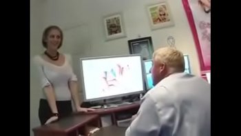 В офисах таких фирм всегда полно укромных местечек