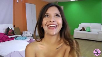 Однако он не спешил так быстро ебать эту красотку