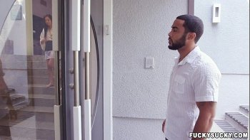 Алисса и Мила делят большой хуй на двоих порно видео