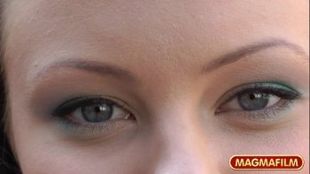 Поэтому и позы кажутся совершенно иными