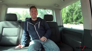 Раздевают себя видео лапают девку в общественном транспорте смотрите онлайн